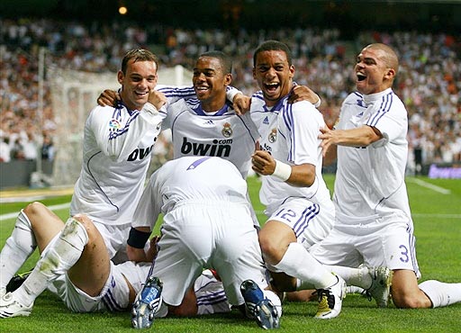 操作大师！ Peanut 的大棒一步一步击败了 Chovy Hanwha Life Esports ，赢得了LCK杯冠军