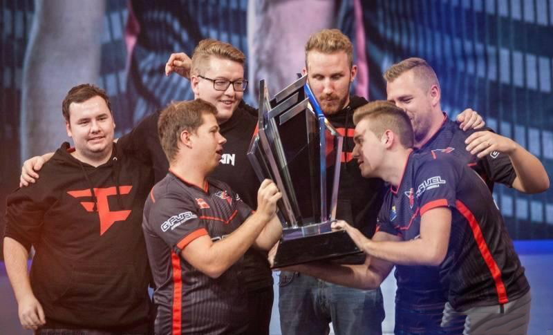 B8 晋级 CCT 全球总决赛 2025 上半区决赛