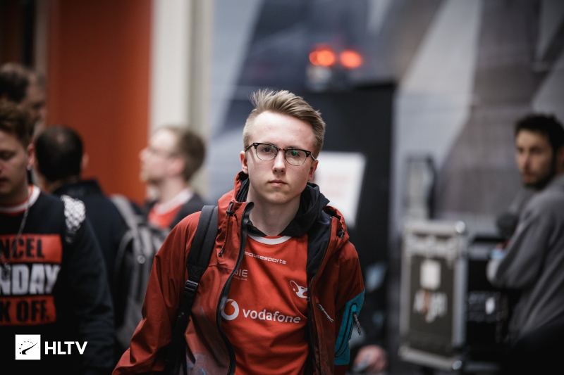 真不是选手在演，CSGO这个影响BUG的局势两年都没修好