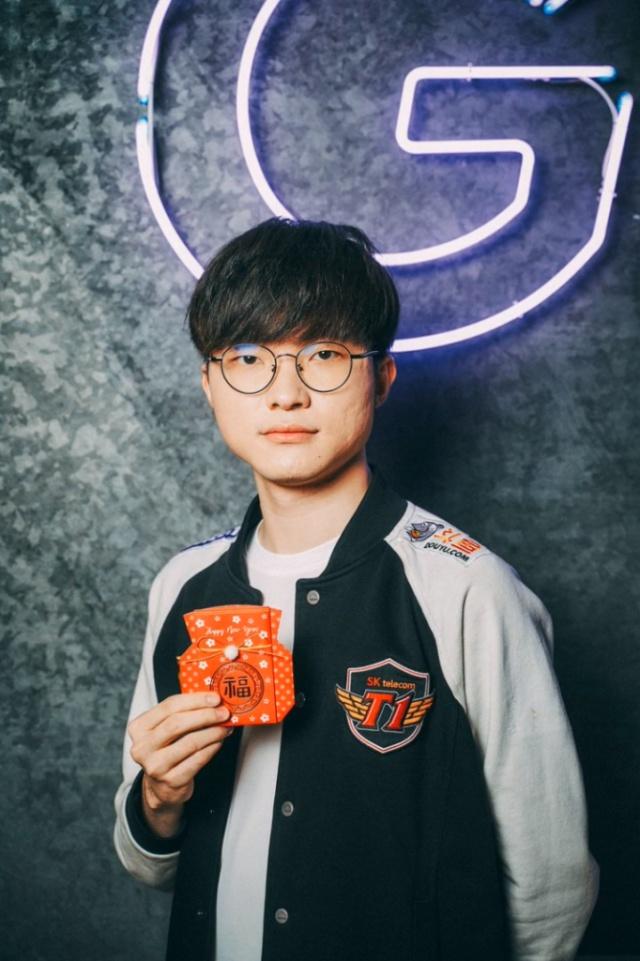 全球先锋赛首日预告的官方公告： Top Esports 将对阵 Hanwha Life Esports ，一场强强对决，争取一个良好的开局